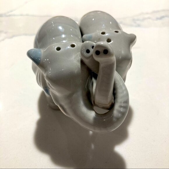 SALT & PEPPER  Shaker Intertwined Trunk Elephants Ceramic - Picture 1 of 7